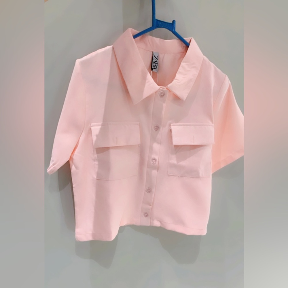 Cropped shirt top with pockets.